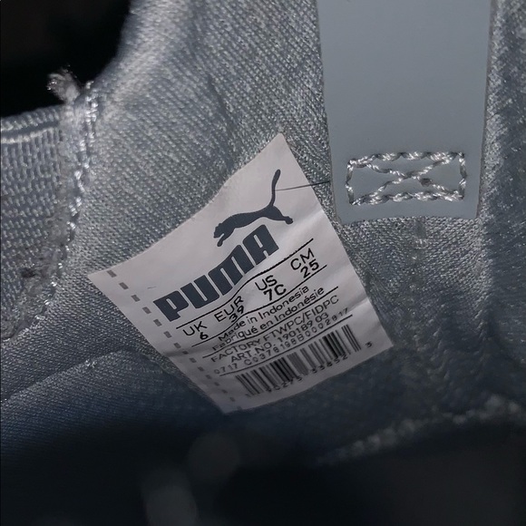 Baby blue puma tennis shoes - Picture 4 of 4